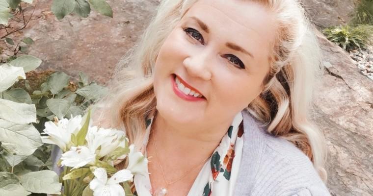 Herkän kauniita koruja kierrätetyistä muovipulloista