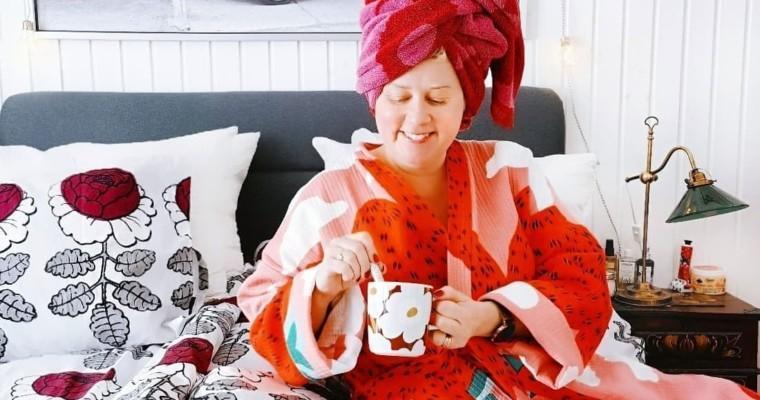Mansikkaista menoa Marimekko Mansikkavuoret aamutakissa!